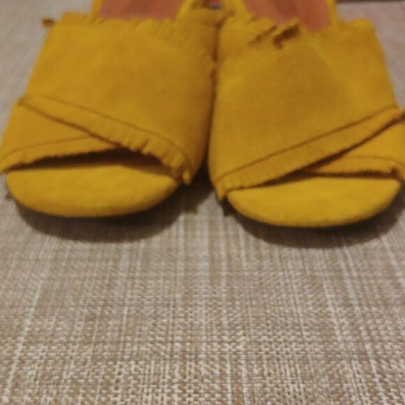 Topshop Mustard Yellow Suede Fringe Mule Heels size 38 - Picture 6 of 6